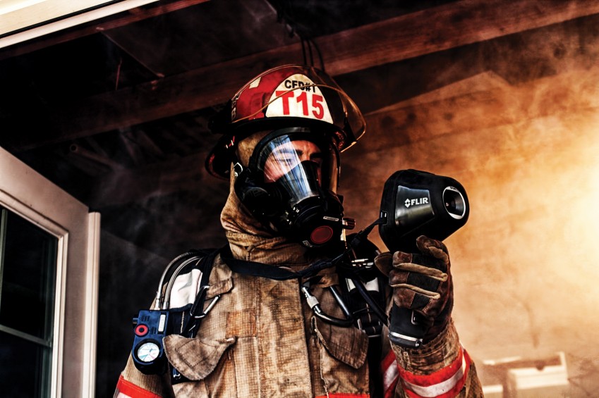 Пожарный с тепловизором FLIR K45